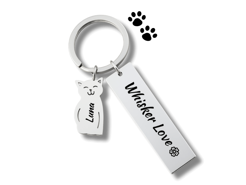 zilveren katten sleutelhanger op maat gegraveerd met hanger en rechthoekig plaatje